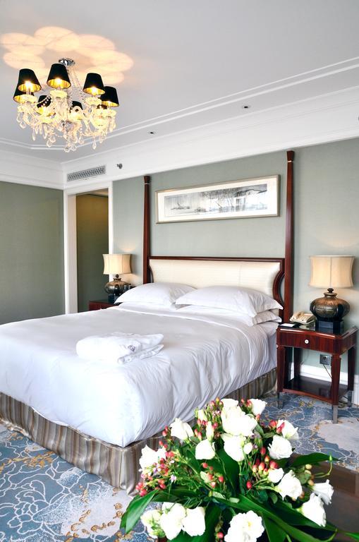 The Bund Riverside Hotel Shanghai Room photo